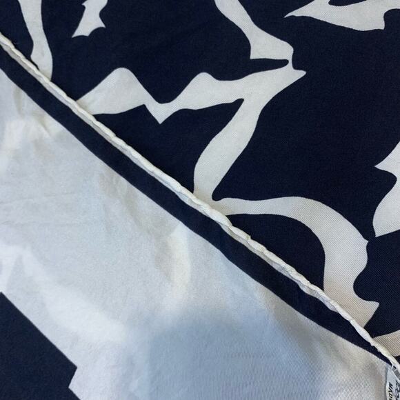 Silk Scarf Made in Italy Rare Navy and Ivory Timeless Rolled Edge Square - Picture 6 of 6